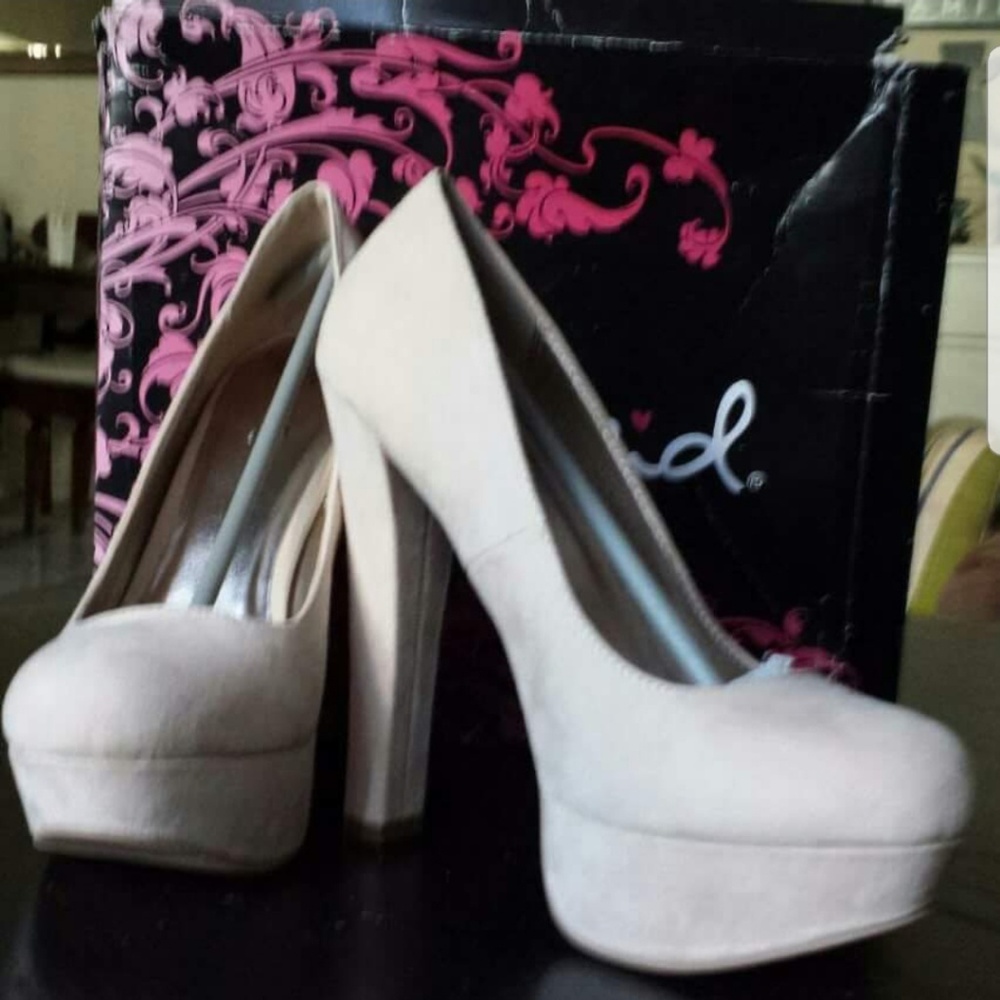 Nude Qupid Pumps